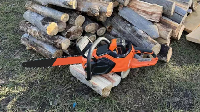 ATLAS 56937 Chainsaw with 2PC 18 Inch Chainsaw Chain Set